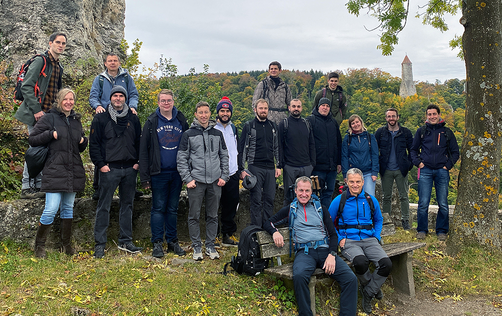 Gruppenbild des ATR Software Teams bei der Burgruine Helfenstein oberhalb von Geislingen