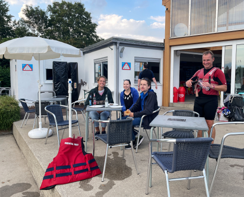 Zuschauender Teil des ATR Software Teams am Gufi-See