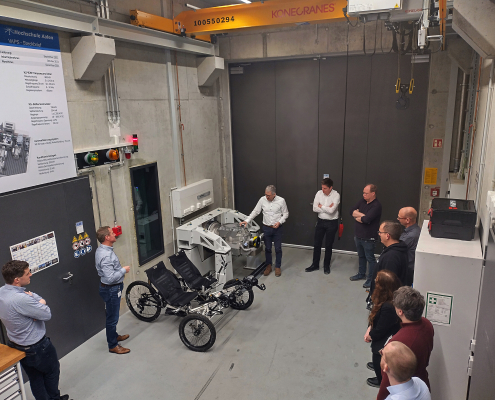 Vorraum des Fahrzeugprüfstandes an der Hochschule Aalen Das Bild zeigt den Vorraum des Fahrzeugprüfstandes an der Hochschule Aalen